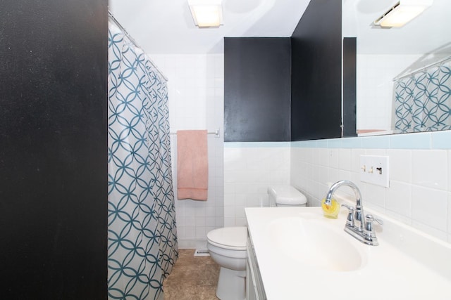 bathroom featuring vanity, toilet, a shower with shower curtain, and tile walls