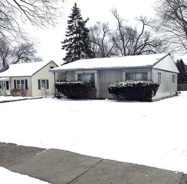 view of front of property