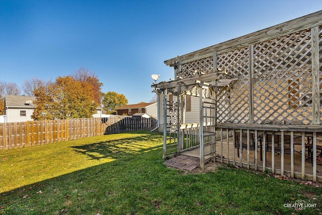 view of yard featuring a pergola