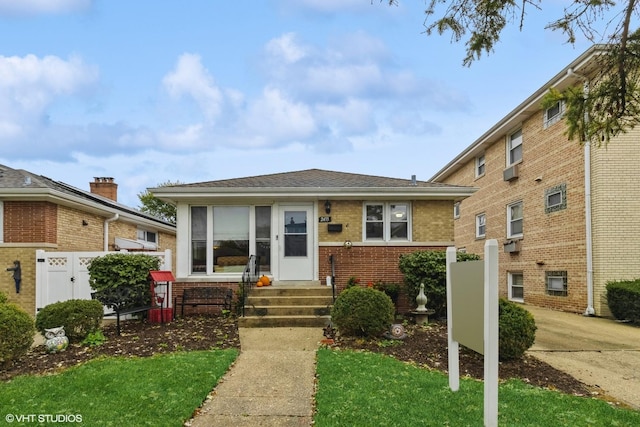 view of front of house with a front yard