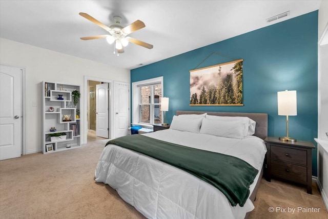 bedroom with carpet flooring, visible vents, and a ceiling fan