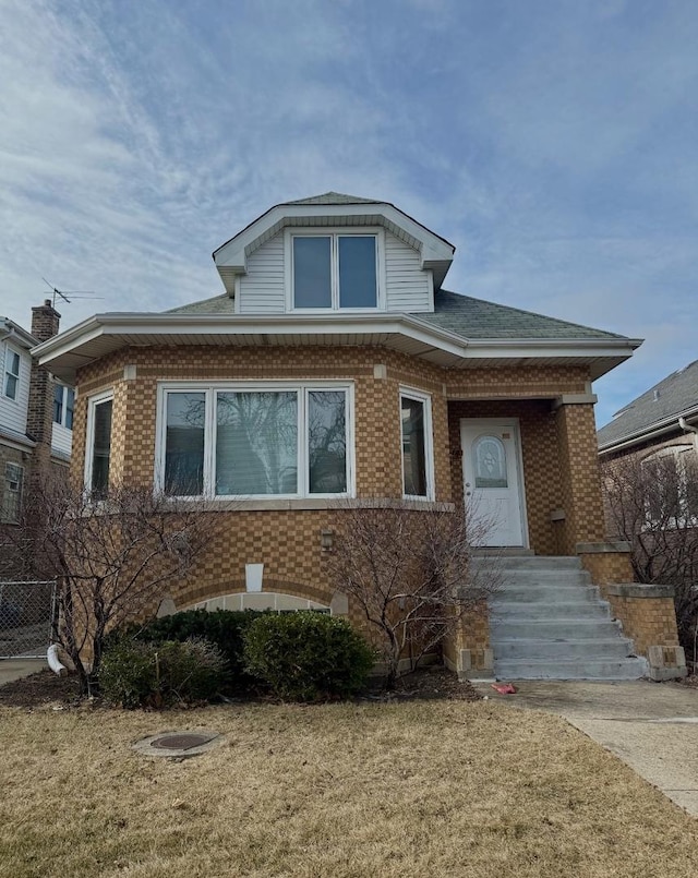 view of front of property with a front lawn