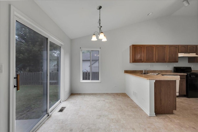 kitchen with vaulted ceiling, sink, hanging light fixtures, kitchen peninsula, and black range with gas cooktop