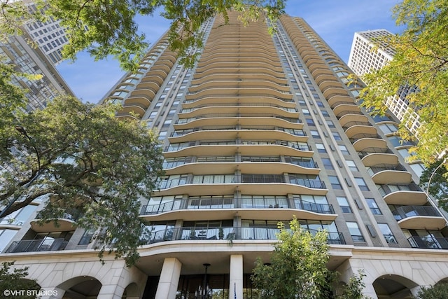 1040 N Lake Shore Dr Unit 8B, Chicago, IL 60611 - view of building exterior