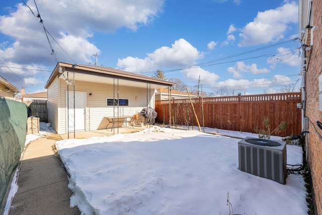 view of yard featuring central air condition unit and fence