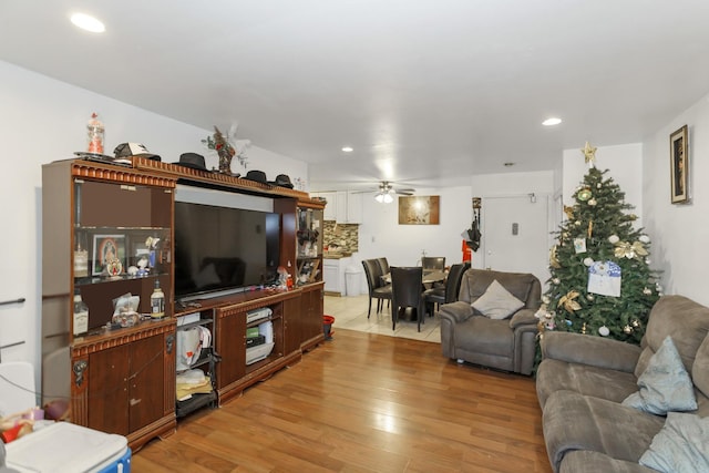 living room with ceiling fan and light wood-type flooring