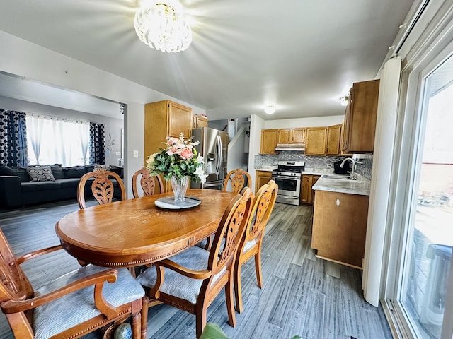 dining area featuring dark hardwood / wood-style floors, a chandelier, and sink