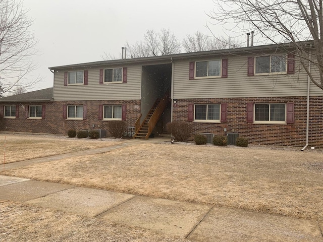 split foyer home featuring central AC unit