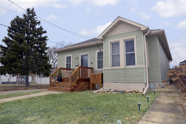 view of front of home featuring a front lawn