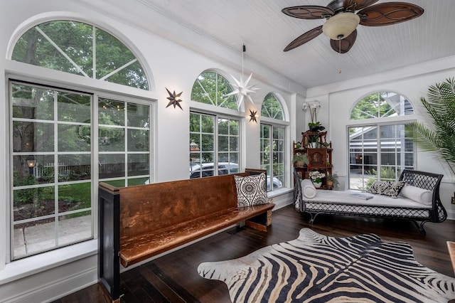 sunroom with ceiling fan