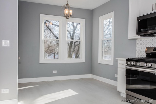 dining area with a notable chandelier