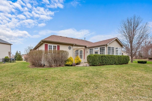 view of front of house featuring a front yard