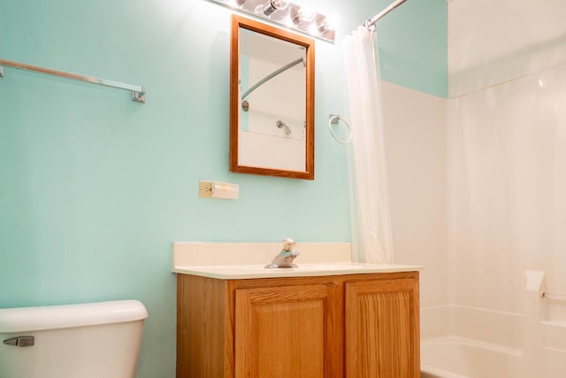 full bathroom featuring vanity, toilet, and shower / tub combo with curtain