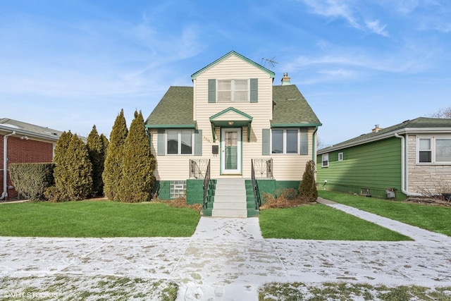 view of front of home featuring a front lawn