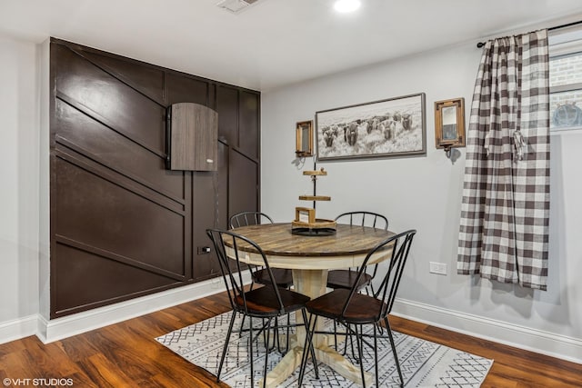 dining room featuring visible vents, baseboards, dark wood-style flooring, and recessed lighting