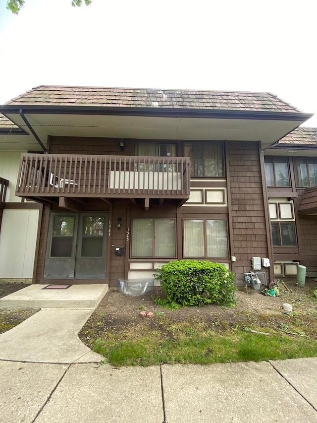 exterior space featuring a balcony