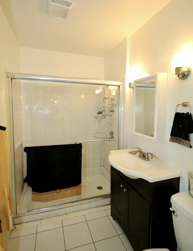 full bath with visible vents, toilet, a stall shower, and vanity