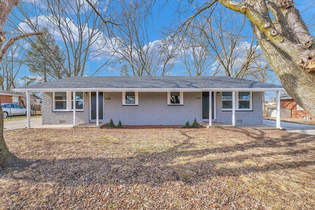 ranch-style home with a porch