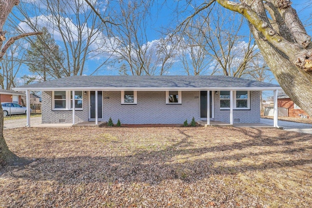 ranch-style home with a porch