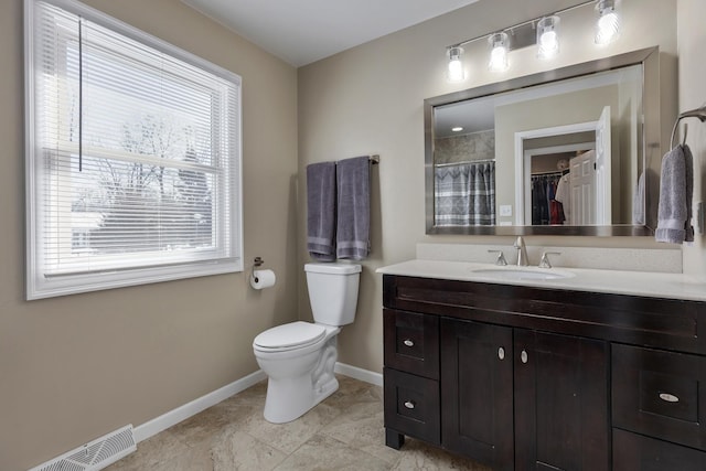 bathroom featuring curtained shower, visible vents, toilet, vanity, and baseboards