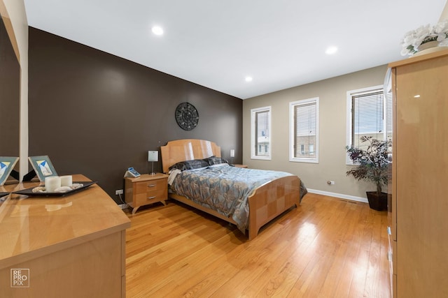 bedroom featuring light wood-style floors, recessed lighting, and baseboards