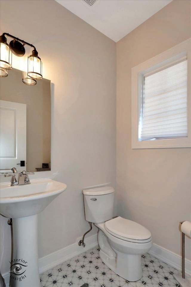 20375 Grosse Point Dr, Frankfort, IL 60423 - bathroom featuring toilet and baseboards