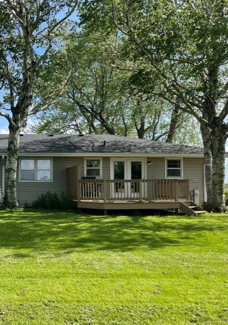 view of front of home featuring a front yard and a wooden deck