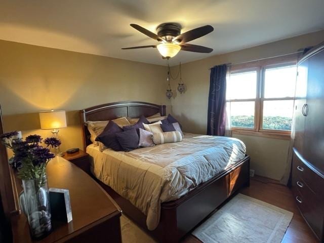 bedroom with a ceiling fan