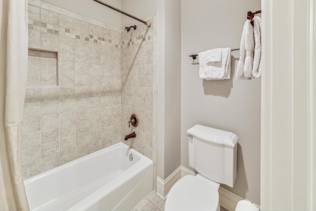 full bathroom featuring baseboards, toilet, and shower / tub combo with curtain