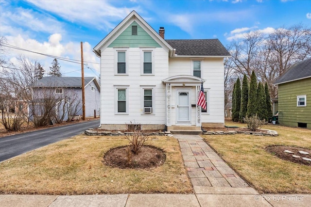 view of front of property featuring a front yard