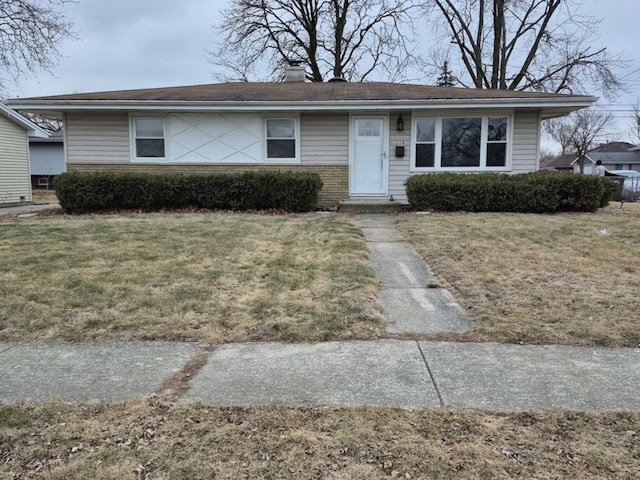 ranch-style house featuring a front lawn