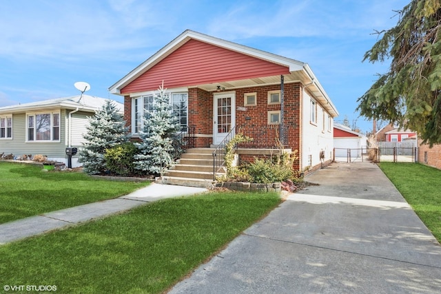 bungalow featuring a front yard