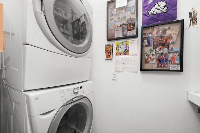 washroom with stacked washing maching and dryer