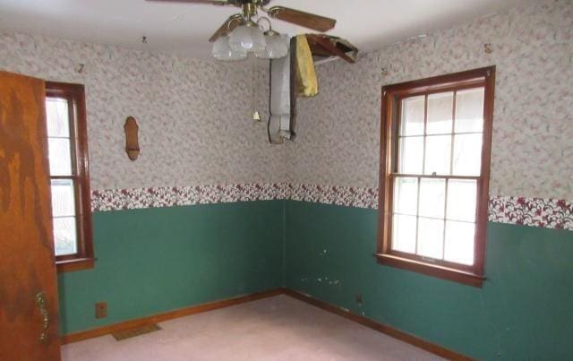 unfurnished room featuring ceiling fan