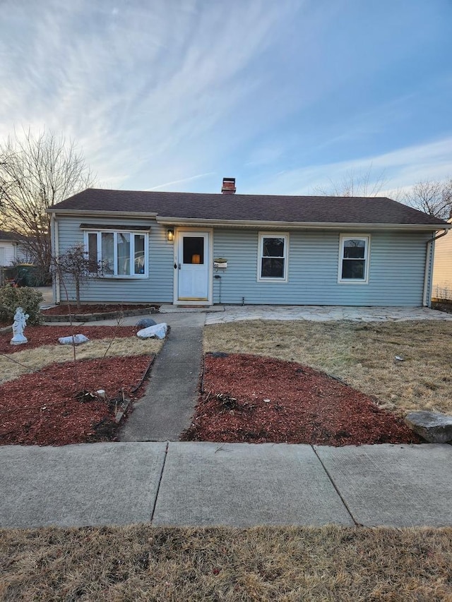 single story home with a front yard