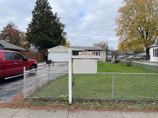 view of front of house with a front yard