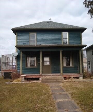 view of front of house with a porch and a front lawn