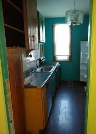 kitchen with sink and decorative backsplash