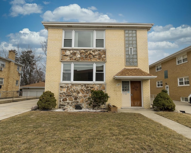 view of front facade with a front lawn