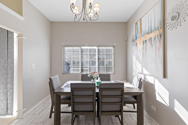 dining area with a notable chandelier