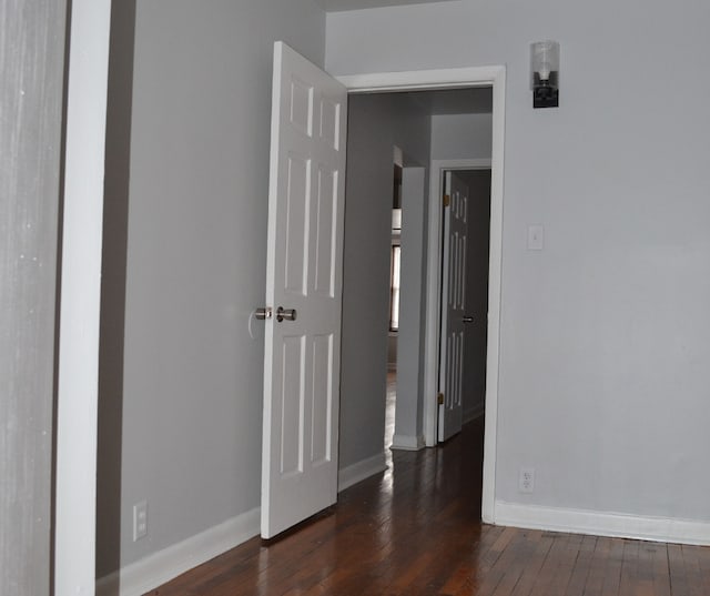 936 N Ridgeland Ave, Oak Park, IL 60302 - unfurnished room featuring dark wood-type flooring and baseboards