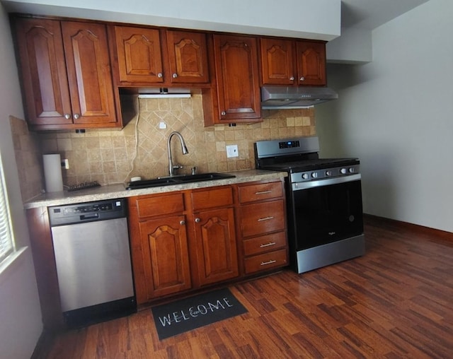936 N Ridgeland Ave, Oak Park, IL 60302 - kitchen with stainless steel appliances, a sink, under cabinet range hood, and dark wood-style flooring