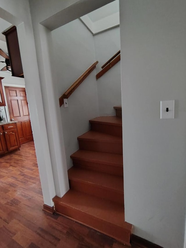 936 N Ridgeland Ave, Oak Park, IL 60302 - stairs featuring wood finished floors