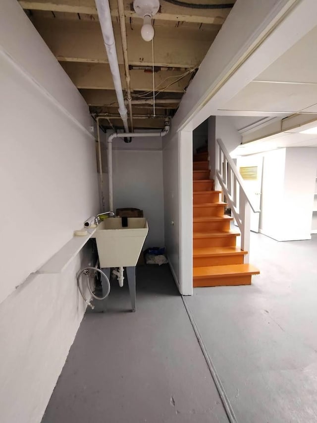 936 N Ridgeland Ave, Oak Park, IL 60302 - basement featuring stairs