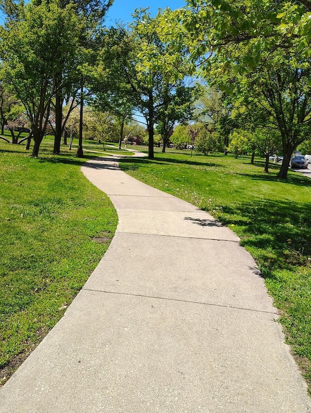 936 N Ridgeland Ave, Oak Park, IL 60302 - view of community featuring a lawn