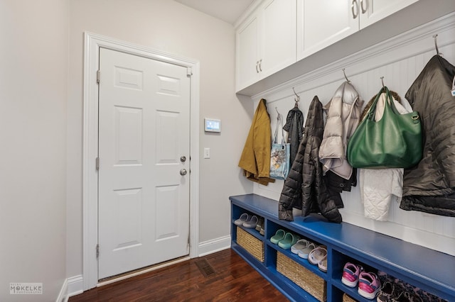 mudroom featuring dark wood-style flooring, visible vents, and baseboards