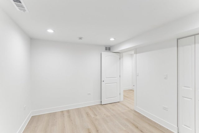 unfurnished bedroom featuring light wood-type flooring, visible vents, baseboards, and recessed lighting