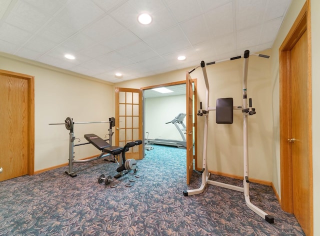 exercise area featuring carpet floors, baseboards, and recessed lighting