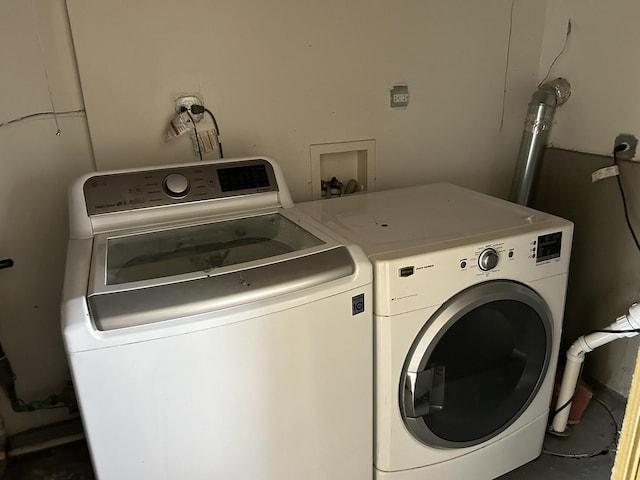 clothes washing area featuring washing machine and dryer