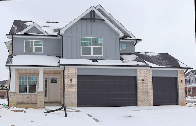 view of front facade featuring a garage